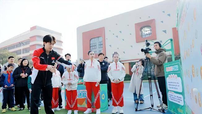 校园反差大赛怎么报名的(大学反差)