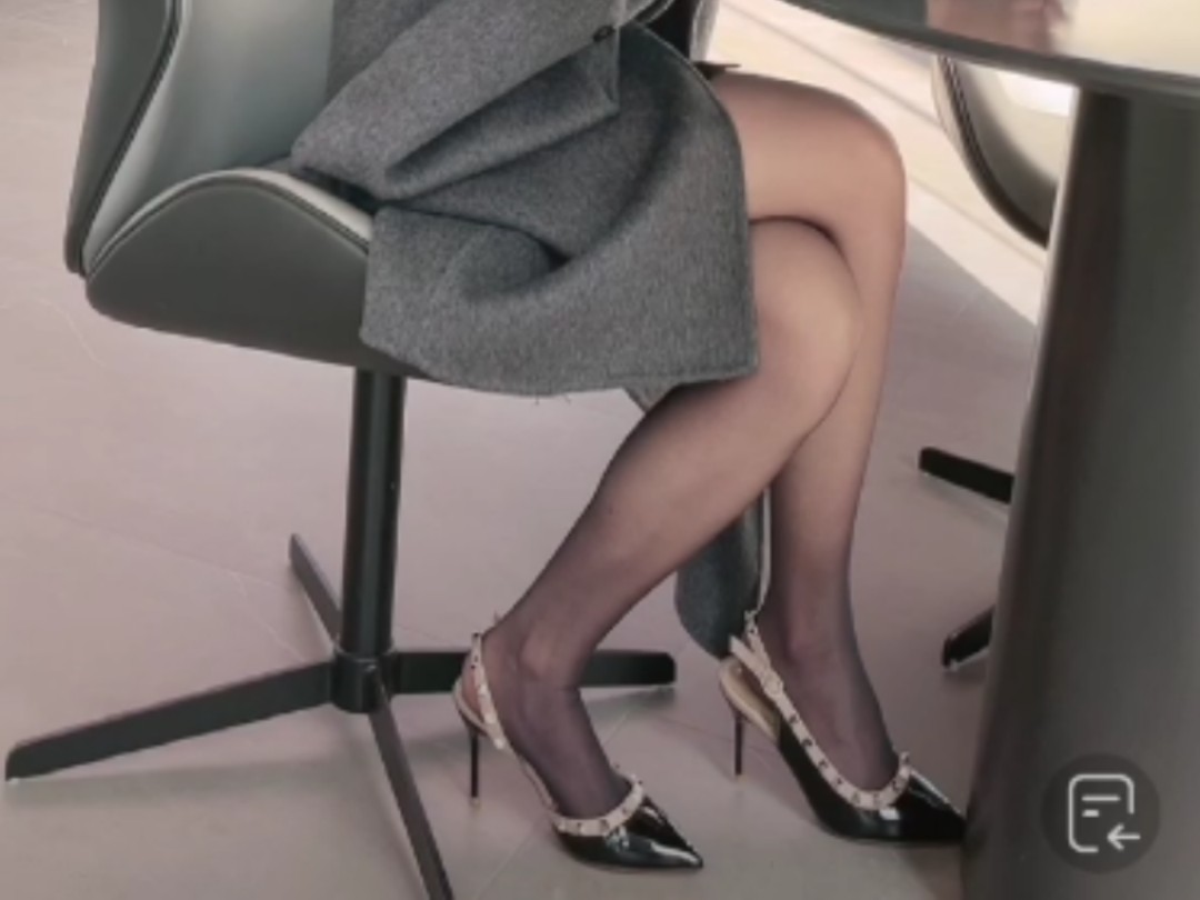 每日反差大赛反差眼镜高清视频的简单介绍