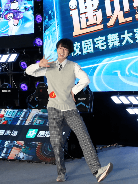 每日大赛校园大赛反差大赛直播(每日大赛校园大赛反差大赛最新活动)