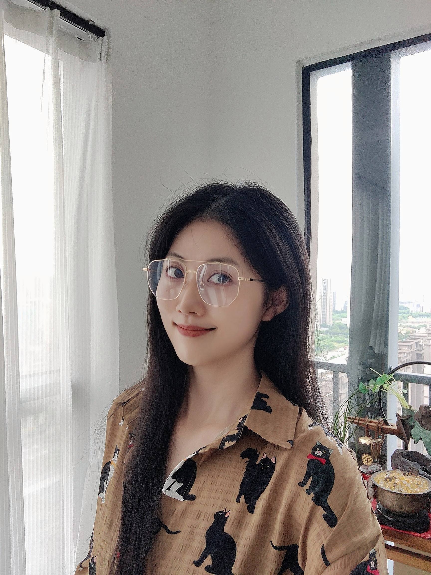 每日反差大赛反差眼镜精彩片段(日常反差)